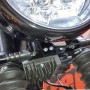 Kit supporto faro e regolatore tensione per Triumph Bonneville T100 e T120 dal 2017